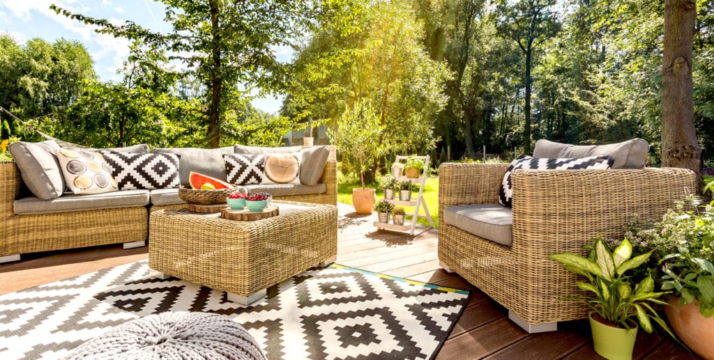 creating outdoor entertaining furniture sets